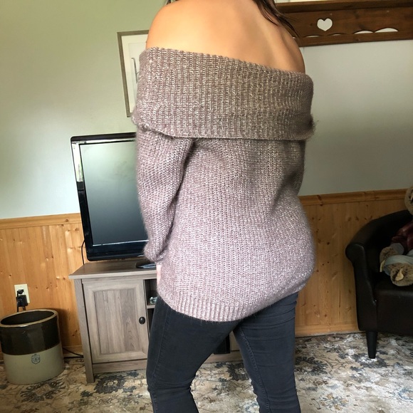 Women’s Sweater - Picture 3 of 6